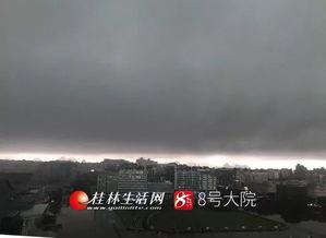 特大的暴雨打雷视频,震撼视听！