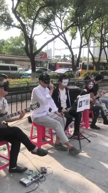 街头卖唱视频